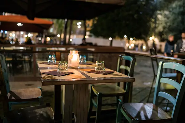 Bar extérieur avec terrasse