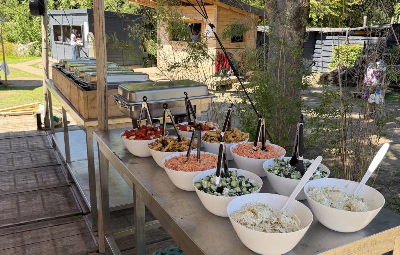Voyage avec le Chemin de Fer du Bocq, repas-détente sur l'île d'Yvoir et visite de la brasserie Caracole