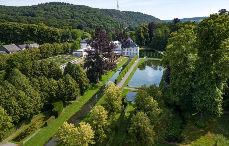 Visite de la citadelle de Dinant, repas-détente sur l'île d'Yvoir et visite des Jardins d'eau D'Annevoie