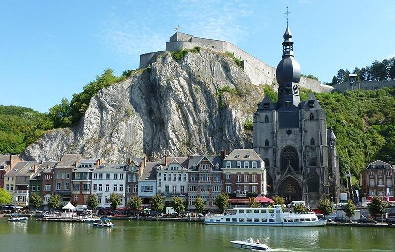 Visite de la citadelle de Dinant, repas-détente sur l'île d'Yvoir et visite des Jardins d'eau D'Annevoie