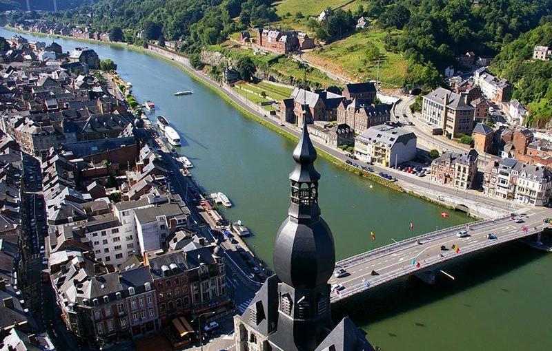 Visite de la citadelle de Dinant, repas-détente sur l'île d'Yvoir et visite des Jardins d'eau D'Annevoie