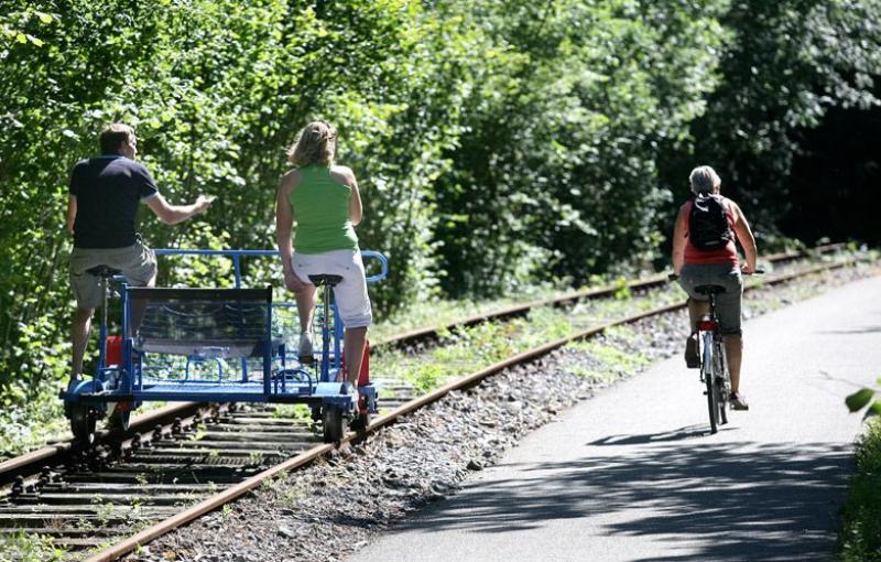Promenade en Rail-bike et repas-détente sur l'île d'Yvoir