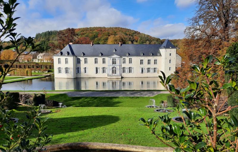 Visite de la citadelle de Dinant, repas-détente sur l'île d'Yvoir et visite des Jardins d'eau D'Annevoie