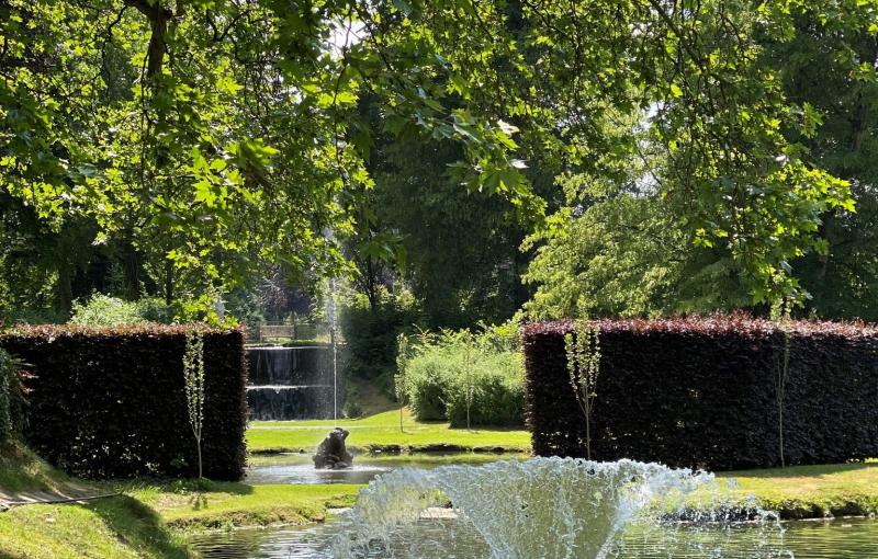 Visite des jardins d'eau du château d'Annevoie et repas détente sur l'île d'Yvoir